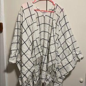 14th & union poncho white and black